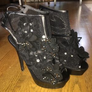 Colin Stuart black heels size 9